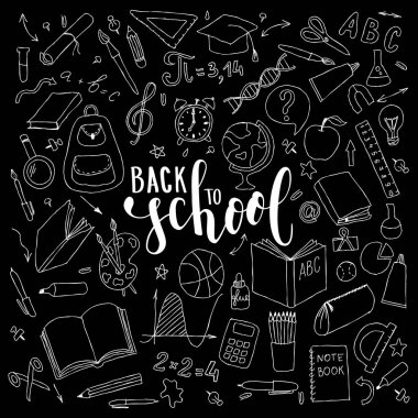 siyah ve beyaz sevimli el çizilmiş doodle hoş geldiniz yazı ile okula geri büyük kümesi. El çizilen hat ve fırça kalem harflerle ifade okula geri