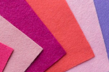 Renkli parlak kumaş hayranı. Farklı renklerde yumuşak keçeli kanat örnekleri. El yapımı ve yaratıcı için özgün bir el işi.