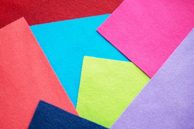 Renkli parlak kumaş hayranı. Farklı renklerde yumuşak keçeli kanat örnekleri. El yapımı ve yaratıcı için özgün bir el işi.