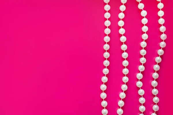 Few White Pearl Beads Threadson Bright Pink Background Glamorous Background — Stock Photo, Image