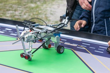 Robotik dersi. Çocuklar ve kızlar yapý ve programlama Robot Lego Mindstorms Ev3 kod. Kök eğitim. 