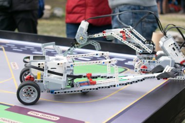 Robotik dersi. Çocuklar ve kızlar yapý ve programlama Robot Lego Mindstorms Ev3 kod. Kök eğitim. 