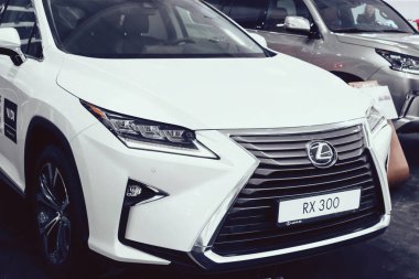 Lexus yeni araba motor Show'da otomobil Salon. Lexus Rx 300 orta ölçekli crossover Suv, seçici odak