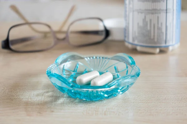 Yaşlanma Uyuşturucu Eski Halk Sağlığı Sorunları Kapsül Gözlük Kutu Ilaç — Stok fotoğraf
