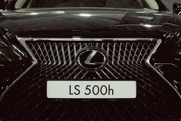 Lexus Coche Nuevo Salón Del Automóvil Lexus 500H Nuevo Sedán — Foto de Stock