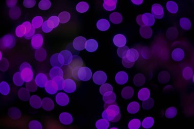 Mor ve pembe bokeh arka plan. Mor ışıklar ufuk bokeh Soyut doku