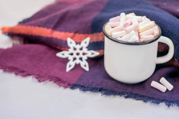 Winter Cozy Concept Coffee Marshmallows Decorative Shiny Snowflake White Enameled — Stock Photo, Image