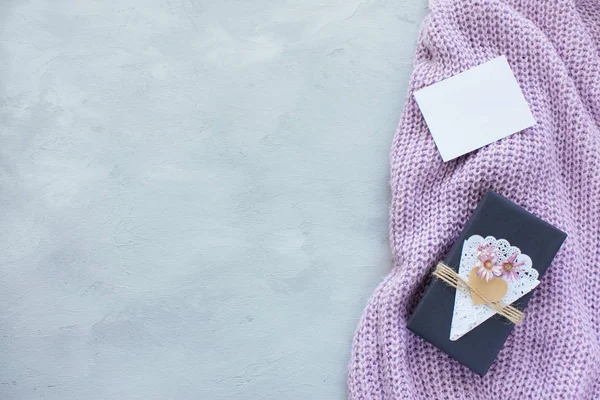 Una Maqueta Del Día San Valentín Caja Regalo Artesanal Con — Foto de Stock