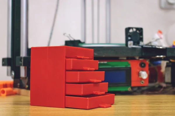 3D czerwony plastikowy kredens na tle trójwymiarowego — Zdjęcie stockowe