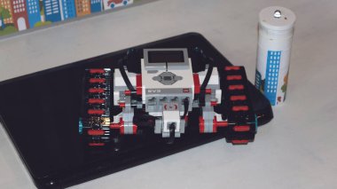 Lego Robotu Zihin Fırtınaları E