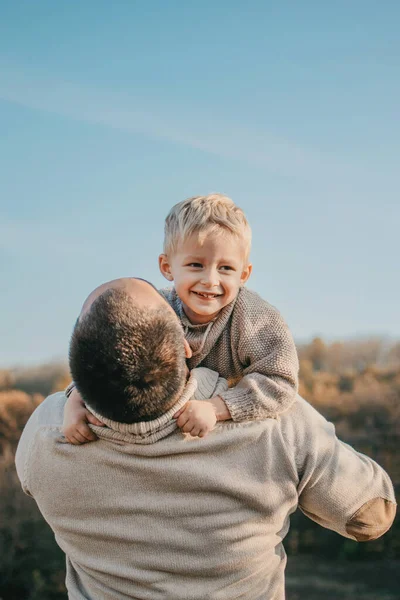 Vatertag Happy Loving Family Vater Und Sohn Spielen Haben Spaß — Stockfoto