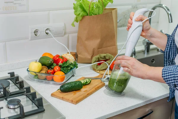 Blandad Grön Smoothie Med Ingredienser Grön Juice Med Gurka Spenat — Stockfoto