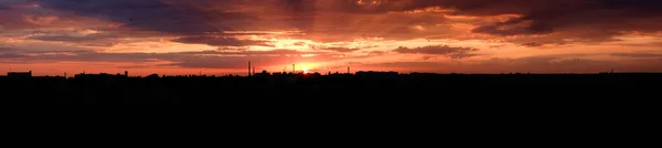 Panoramic View Red Bright Sunset City City Industrial Landscape Rays — Stock Photo, Image