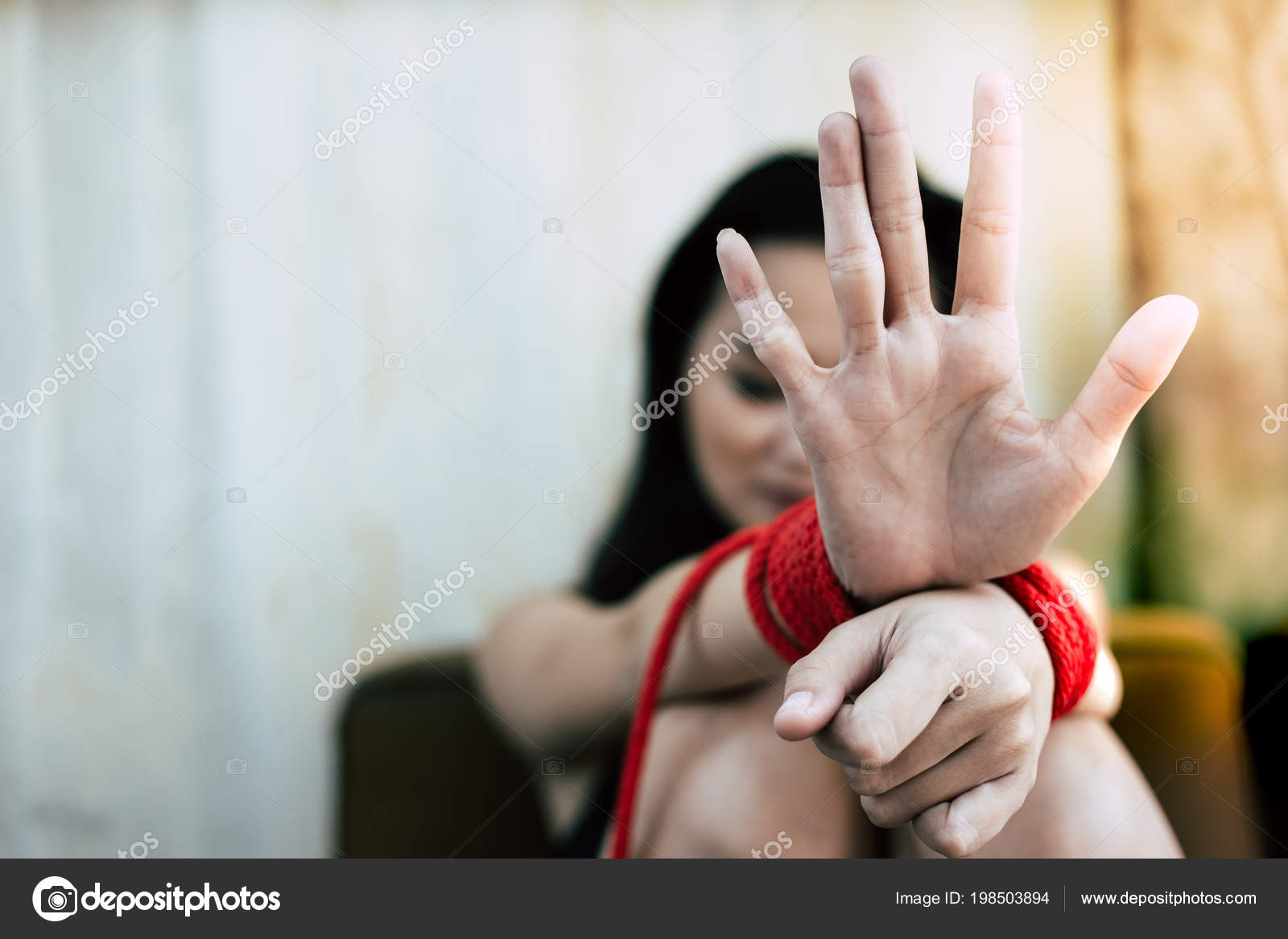 Азиатка Чувствует Себя Безнадежной Одинокой Красивая Женщина.