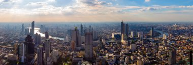 16 Aralık 2018, Bangkok Tayland. En yüksek bina Tayland Mahanakorn binanın yüksek bina ve cityscape Bangkok Tayland ile geçit. Metropolis fotoğraf Panoraması
