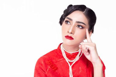 Güzel genç Asyalı kadın bir şey düşünüyorum. Çekici güzel kız kopya alanı bak. Güzel Bayan büyüleyici bir şey hatırlamıyorum. Alzheimer hastalığı, üzerinde beyaz izole başlıyor