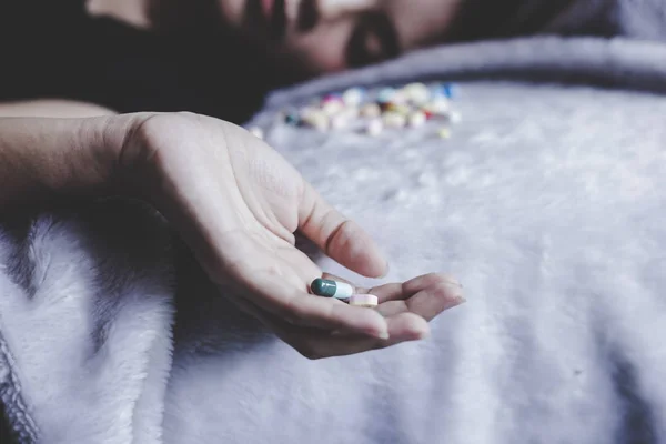 Donna Suicidio Prendendo Farmaci Overdose Casa Sua Perché Giovane Donna — Foto Stock