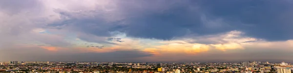 Bela Paisagem Urbana Metrópole Céu Bonito Nuvens Bangkok Tailândia Alto — Fotografia de Stock