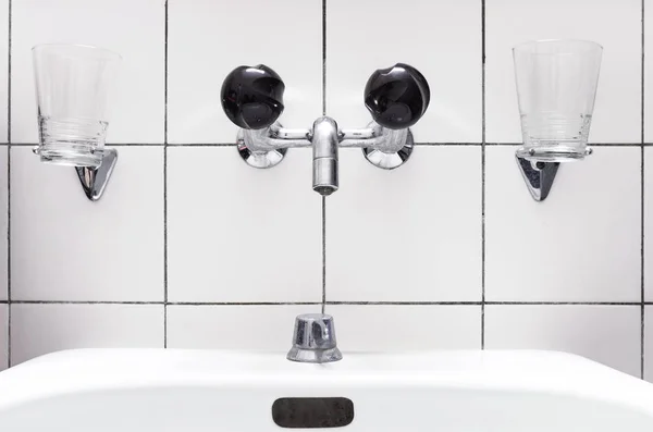 Lavabo Robinet Dans Une Salle Bain Boutons Noirs — Photo