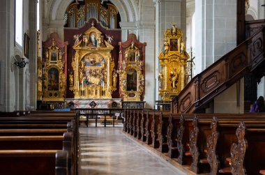 Lucern Switzerla Hofkirche St Leodegar Kilisesi iç görünümü
