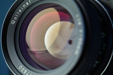 Vintage lens ön ögesi ışık refleksi ile makro görüntüyü kapat