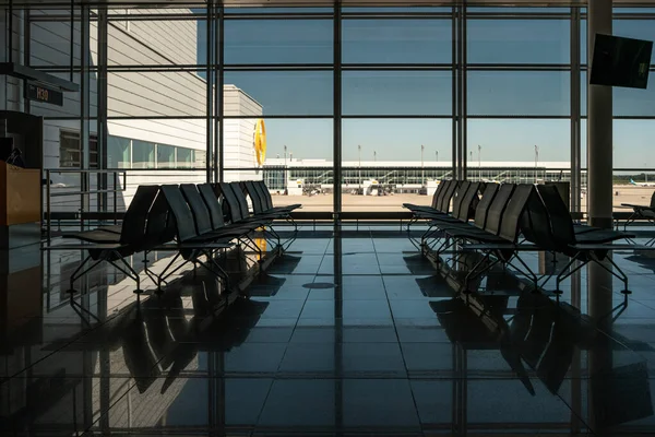 Sala Espera Vacía Terminal Del Aeropuerto Internacional Durante Temporada Alta —  Fotos de Stock