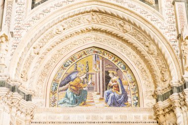 Floransa Katedrali ve cephe detay