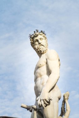 Neptün Çeşmesi üzerinde Piazza della Signoria Floransa'da heykel grubuna ait Neptün'ün heykel.
