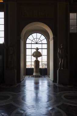 Papa Pius Vi Vatikan müzesine heykeli