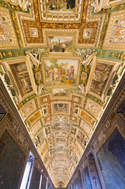 Çok renkli top kubbe içinde Vatican Museums