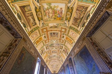 Çok renkli top kubbe içinde Vatican Museums