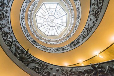 Vatican Museums Bramante'nın sarmal merdiven alttan görünüm