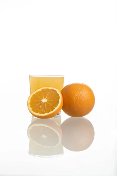 Gesundes Leben Stillleben Mit Orangen Und Orangensaft — Stockfoto