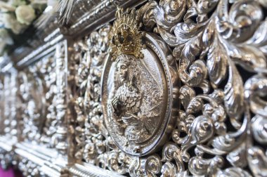 Gümüş pallium Los Panaderos kardeşlik float kabartma ayrıntı