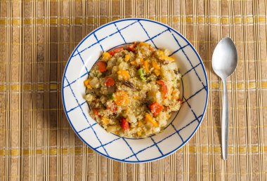 Sebzeli kinoa yemeği..