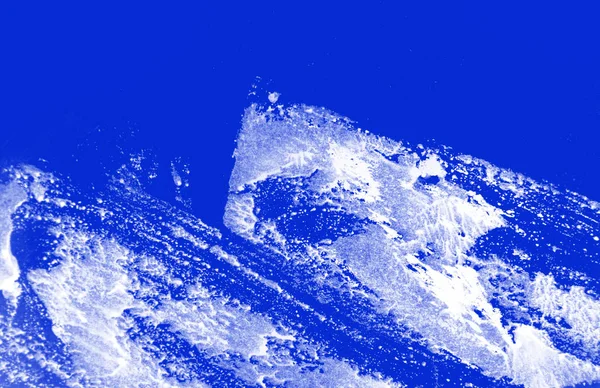 Біла і глибока синя текстура модного фону з мазками пензля — стокове фото