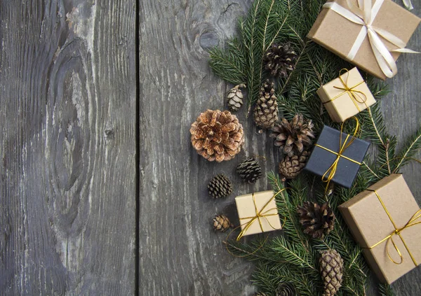 Slavnostní vánoční pozadí horní pohled s texturou, dřevěný stůl — Stock fotografie