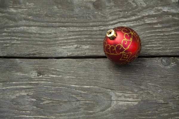 Kerst geschenkdozen op een rustieke houten achtergrond — Stockfoto