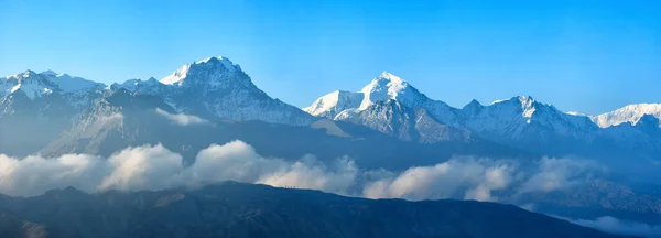 Panoramic view of snow mountains range landscape — Stock Photo, Image