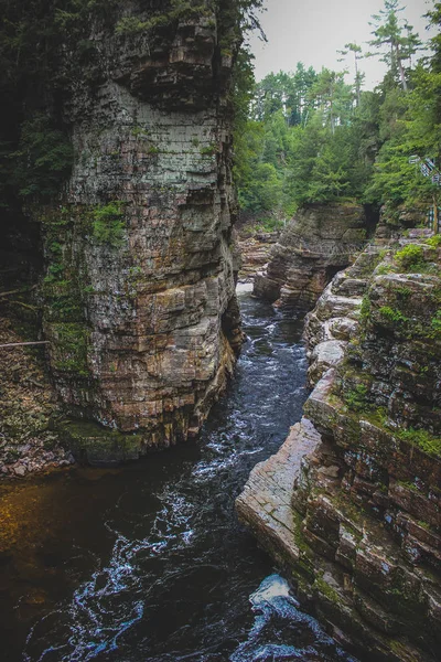 Belo Desfiladeiro Arenito Esculpido Rio Ausable Que Deságua Lago Champlain — Fotografia de Stock