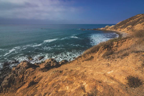 Hermosas Olas Chocando Contra Playa Rocosa Bluff Cove Con Formación — Foto de Stock