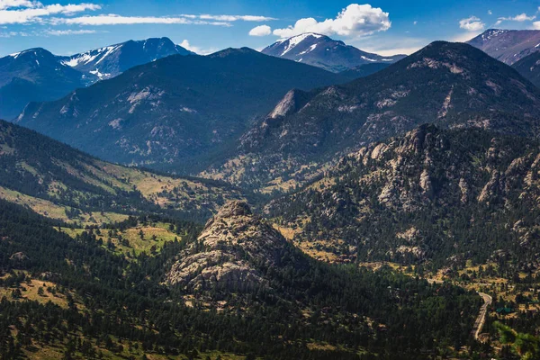 Doğal Vadisi Karla Kaplı Tepeler Bulutlar Estes Park Colorado Bir — Stok fotoğraf