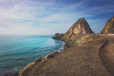 Pacific Coast Highway, Point Mugu, Kaliforniya Point Mugu kayalığın kayalık sahil görünümü