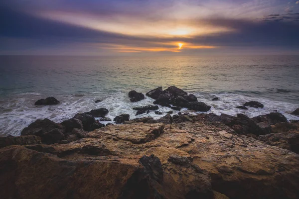 Dramatischer Himmel Bei Sonnenuntergang Point Dume State Beach Mit Wellen — Stockfoto