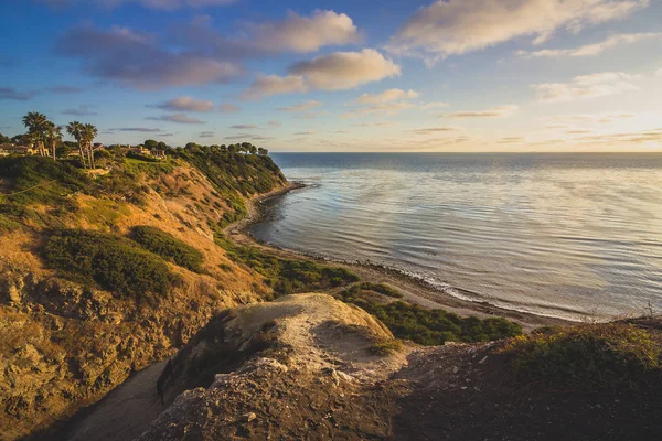 Günbatımı Palos Verdes Estates California Sahilinde Üzerine Çökmesini Dalgaları Ile — Stok fotoğraf