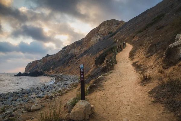 Pelican Cove Rancho Palos Verdes California Engebeli Kayalıklarla Derinliklerinden Dik — Stok fotoğraf