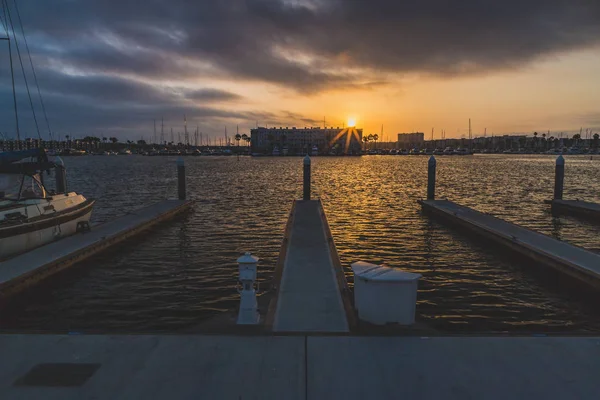 Dramatic Clouds Colorful Sky Sunset Calm Water Surrounding Rows Piers — Stock Photo, Image