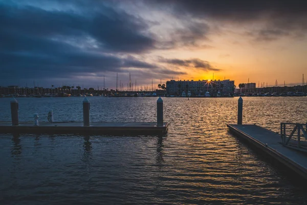 Dramatic Clouds Colorful Sky Sunset Calm Water Surrounding Rows Piers — Stock Photo, Image