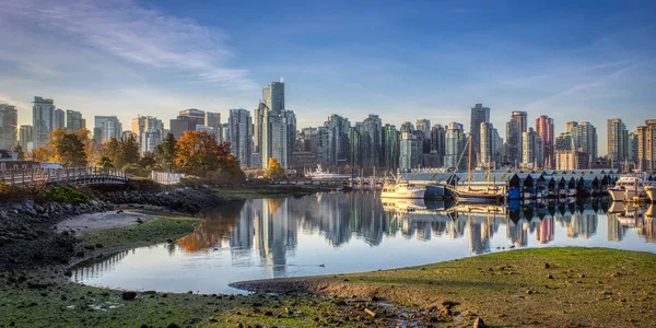 Gündoğumu Güz, Vancouver, British Columbia, Cityscape görünümü Burrard giriş Stanley Parkı ve Vancouver siluetinin çarpıcı