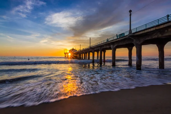 Long Exposure Shot Colorful Sky Clouds Manhattan Beach Pier Sunset — Stock Photo, Image